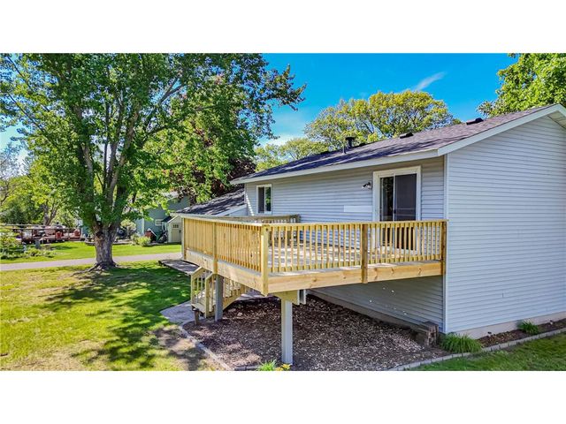 286 Frankland Street, Mahtomedi, MN 55115