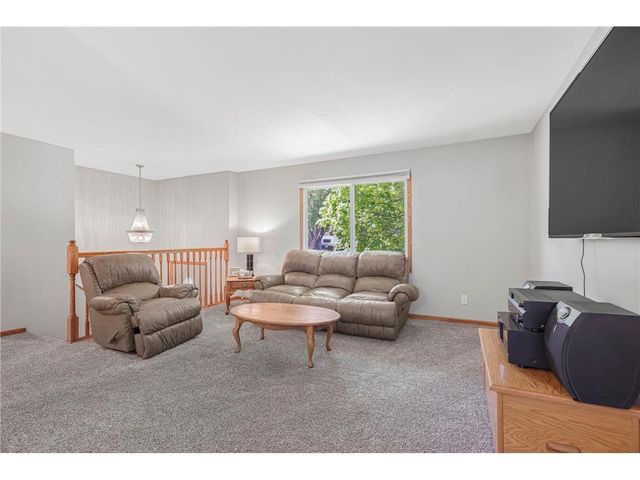 286 Frankland Street, Mahtomedi, MN 55115