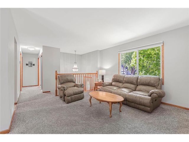 286 Frankland Street, Mahtomedi, MN 55115