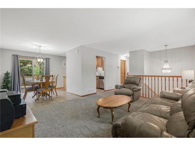 286 Frankland Street, Mahtomedi, MN 55115