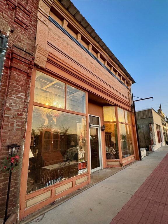 720 South Main, Calvert, TX 77837 — exterior