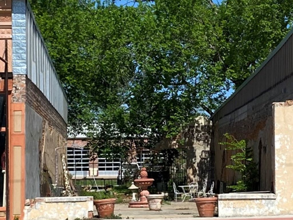 720 South Main, Calvert, TX 77837 — photo 2