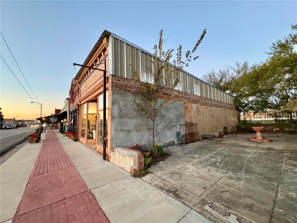 720 South Main, Calvert, TX 77837 — photo 4