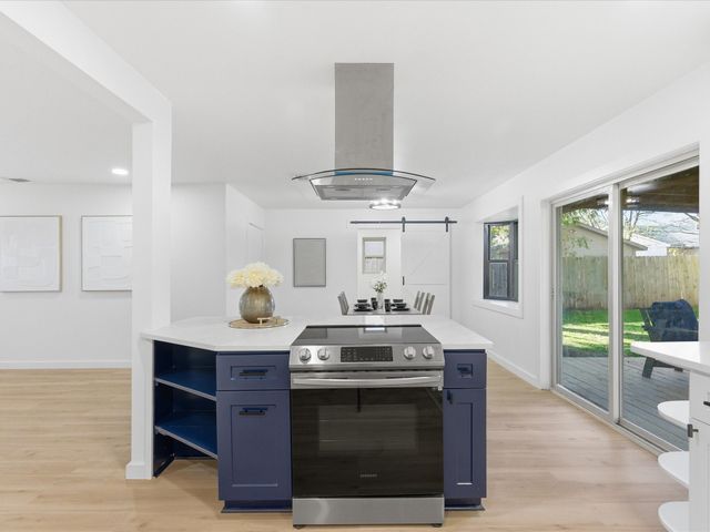 2005 E Leslie Lane, Sherman, TX 75090