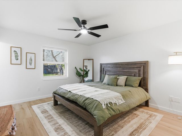 2005 E Leslie Lane, Sherman, TX 75090