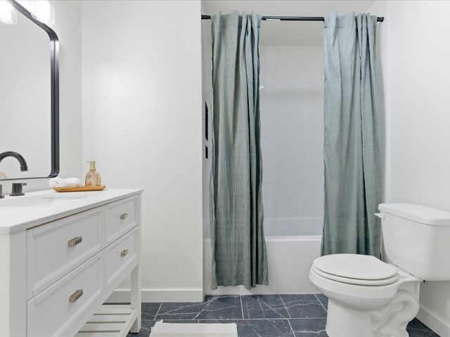 2005 E Leslie Lane, Sherman, TX 75090