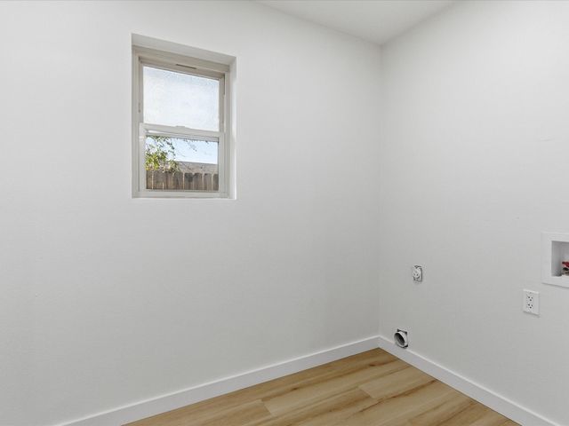 2005 E Leslie Lane, Sherman, TX 75090