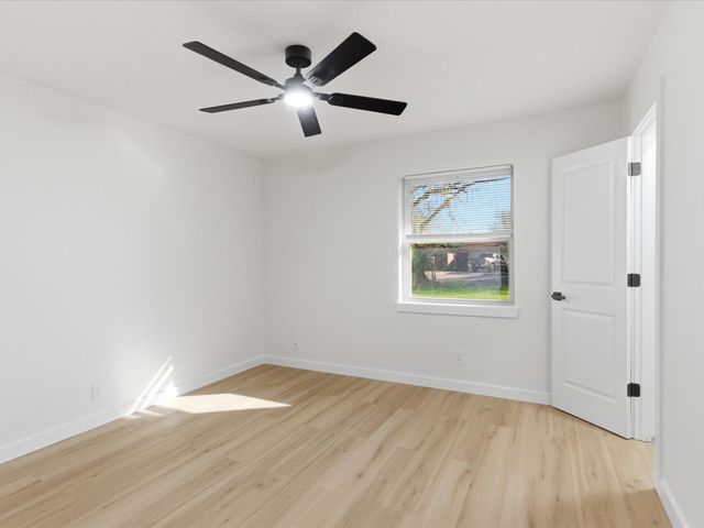 2005 E Leslie Lane, Sherman, TX 75090