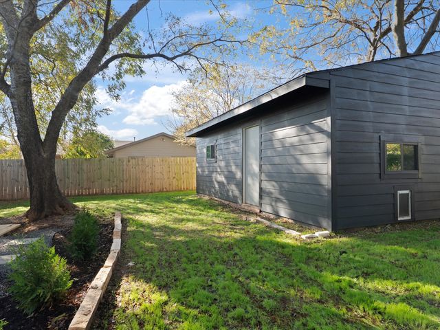 2005 E Leslie Lane, Sherman, TX 75090