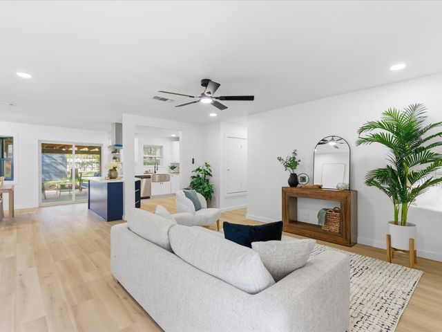 2005 E Leslie Lane, Sherman, TX 75090