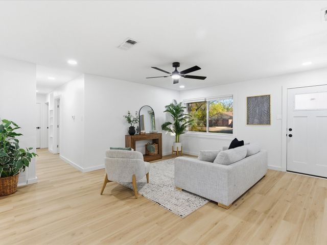 2005 E Leslie Lane, Sherman, TX 75090