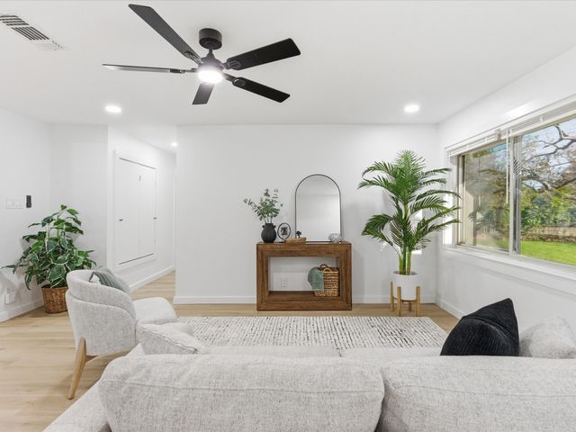 2005 E Leslie Lane, Sherman, TX 75090