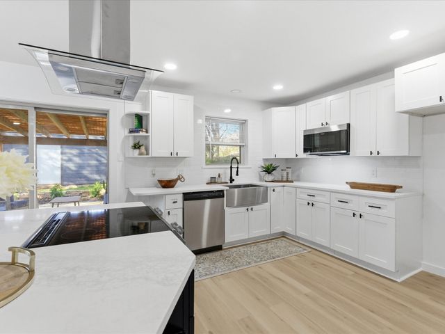 2005 E Leslie Lane, Sherman, TX 75090