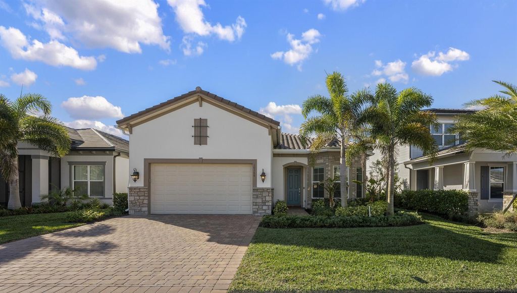 10366 Northbrook Circle, Palm Beach Gardens, FL 33412