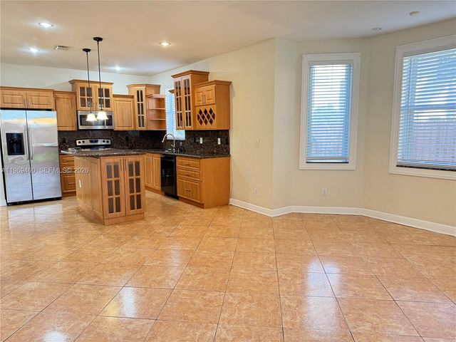 5081 SW 136th Ter, Miramar, FL 33027