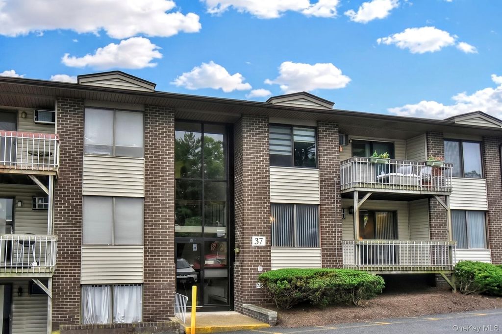 376 Country Club Lane, Pomona, NY 10970
