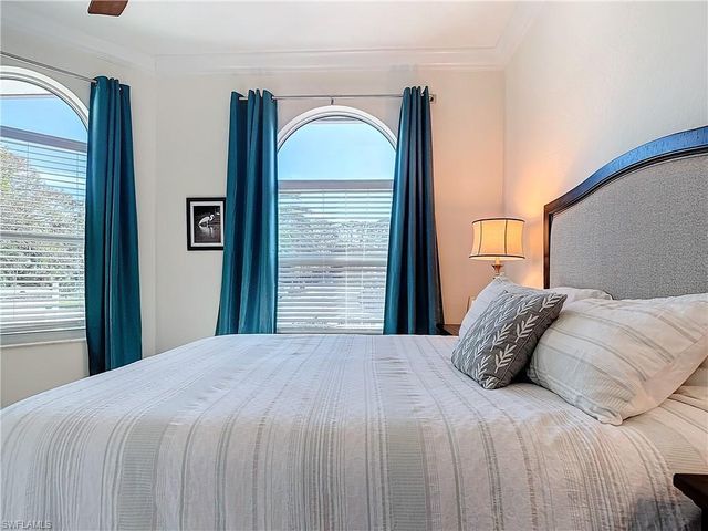 4411 Pine Ridge RD, Naples, FL 34119