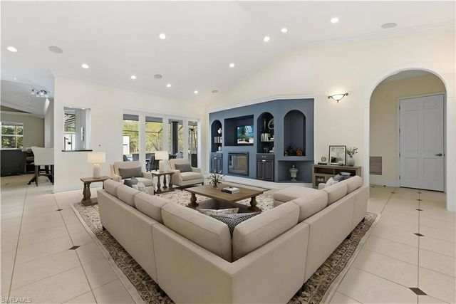 4411 Pine Ridge RD, Naples, FL 34119