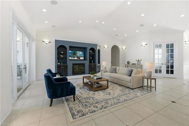 4411 Pine Ridge RD, Naples, FL 34119