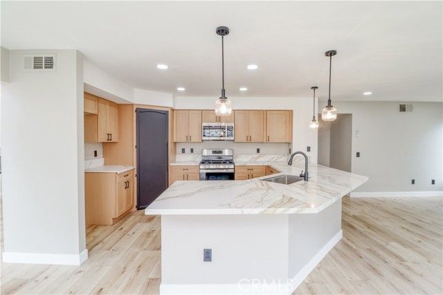 28950 Clear Spring, Highland, CA 92346