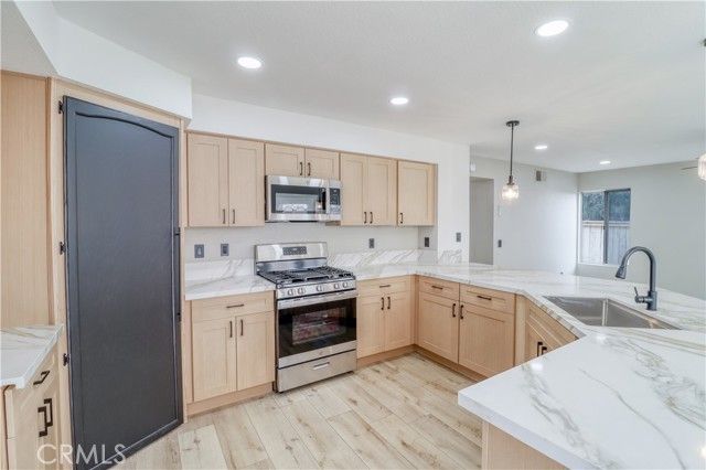 28950 Clear Spring, Highland, CA 92346