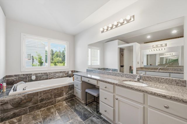 10282 High Meadow, Saline, MI 48176