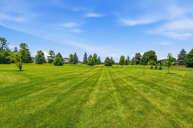 10282 High Meadow, Saline, MI 48176