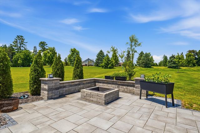 10282 High Meadow, Saline, MI 48176