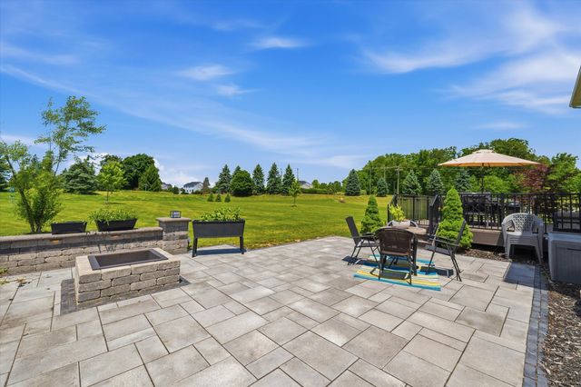 10282 High Meadow, Saline, MI 48176