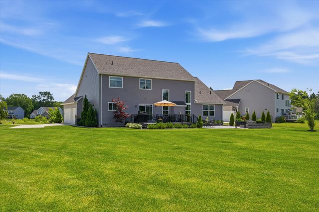 10282 High Meadow, Saline, MI 48176