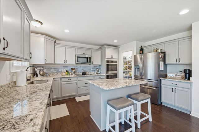 10282 High Meadow, Saline, MI 48176
