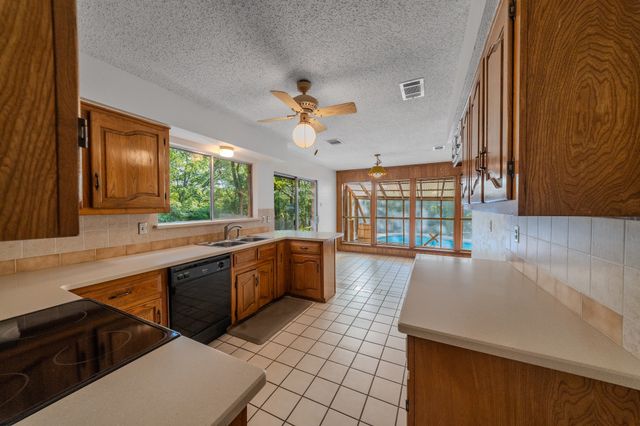 305 Shadowwood Trail, Ovilla, TX 75154