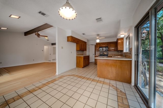 305 Shadowwood Trail, Ovilla, TX 75154