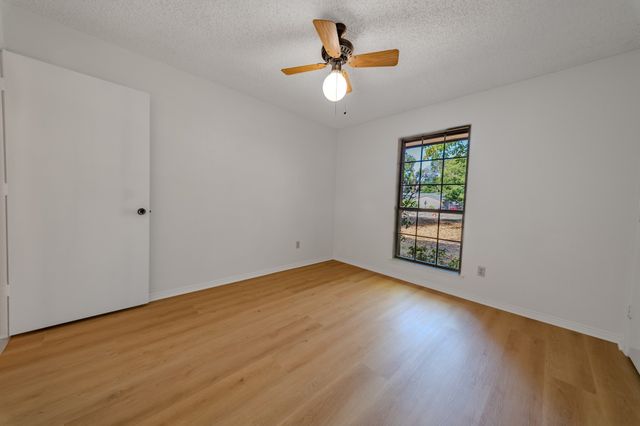 305 Shadowwood Trail, Ovilla, TX 75154