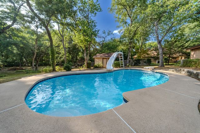 305 Shadowwood Trail, Ovilla, TX 75154