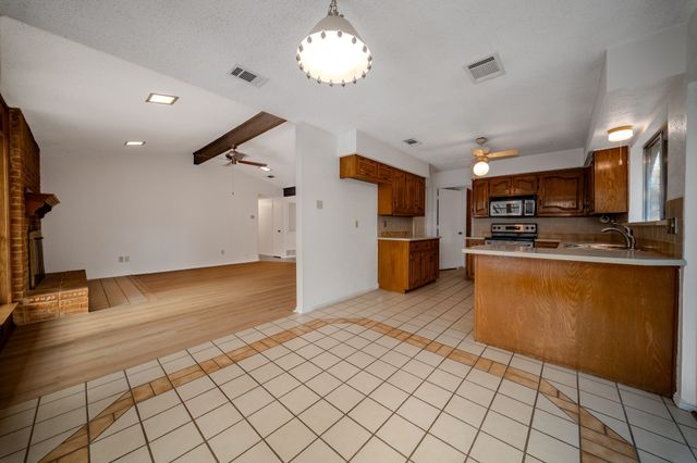 305 Shadowwood Trail, Ovilla, TX 75154