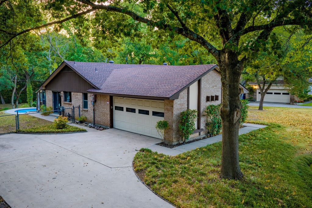 305 Shadowwood Trail, Ovilla, TX 75154