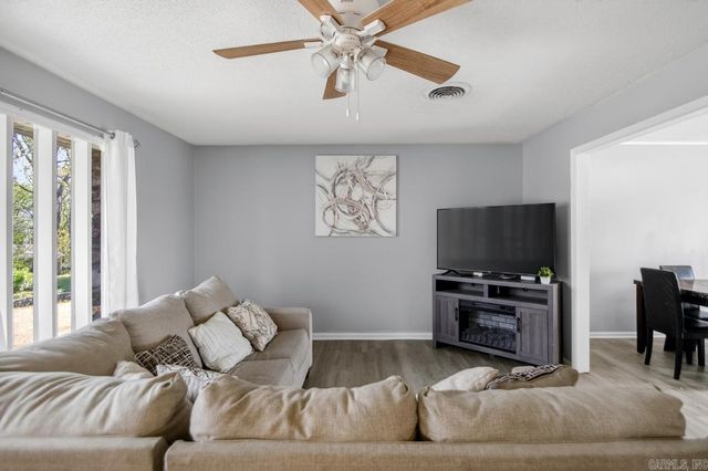 19 Kings Court, Little Rock, AR 72211