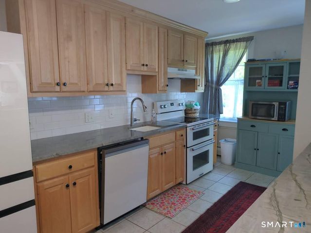 38 Lords Hill Road 6, Stonington, CT 06378
