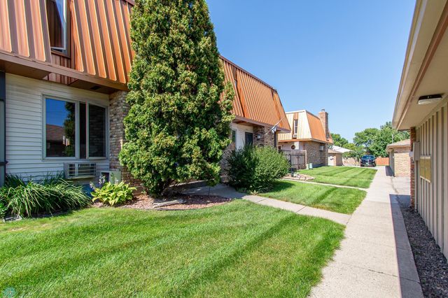 338 13th Avenue E, West Fargo, ND 58078
