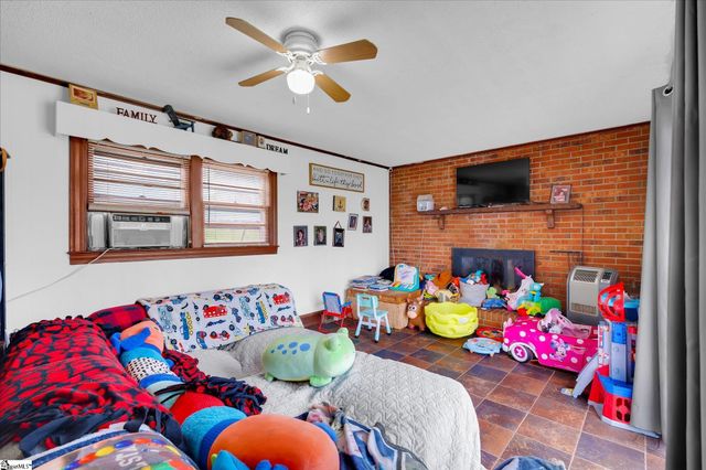 7703 Moorefield Memorial Highway, Liberty, SC 29657