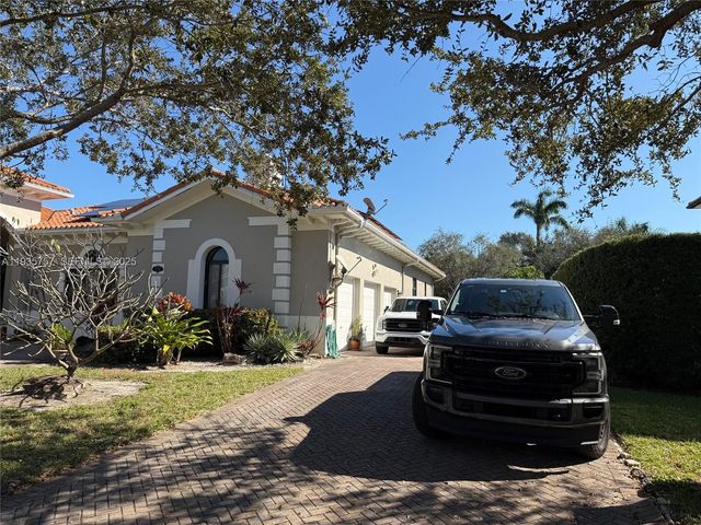 18765 SW 78th Ct, Cutler Bay, FL 33157