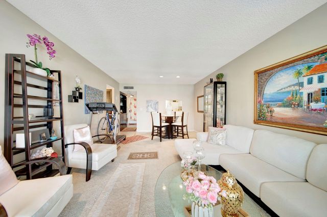 3100 Holiday Springs Boulevard 305, Margate, FL 33063