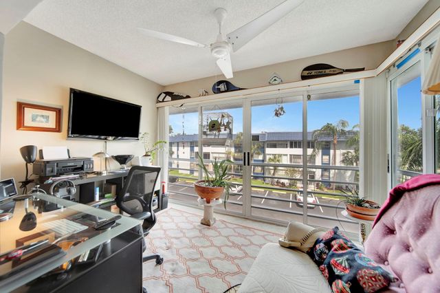 3100 Holiday Springs Boulevard 305, Margate, FL 33063