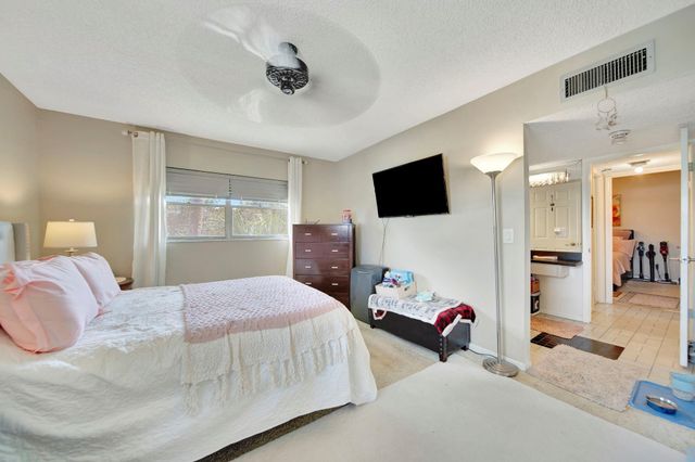 3100 Holiday Springs Boulevard 305, Margate, FL 33063