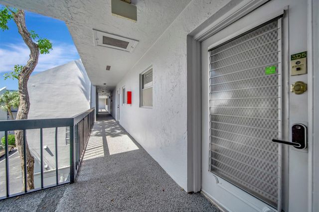 3100 Holiday Springs Boulevard 305, Margate, FL 33063