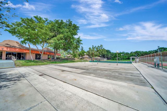 3100 Holiday Springs Boulevard 305, Margate, FL 33063
