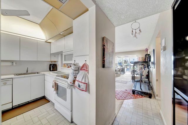3100 Holiday Springs Boulevard 305, Margate, FL 33063