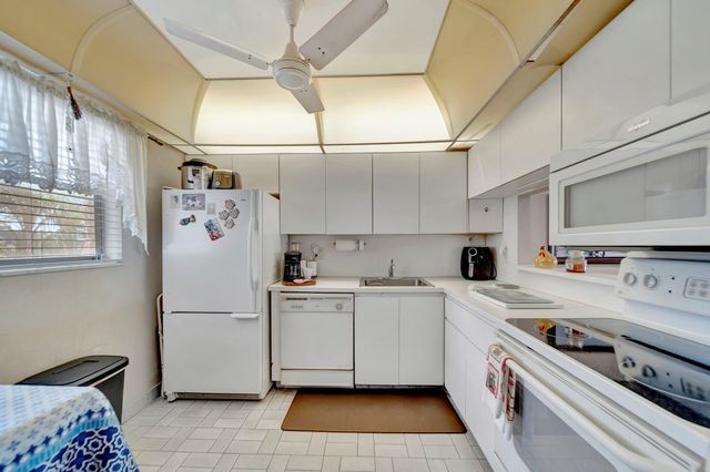 3100 Holiday Springs Boulevard 305, Margate, FL 33063