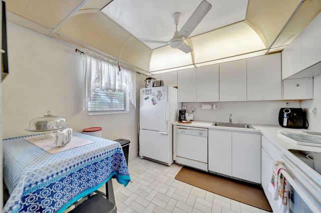3100 Holiday Springs Boulevard 305, Margate, FL 33063